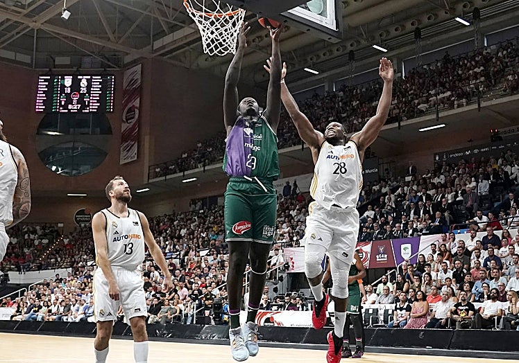 Badji debutó con el Unicaja en la final de la Supercopa contra el Real Madrid en 2023.