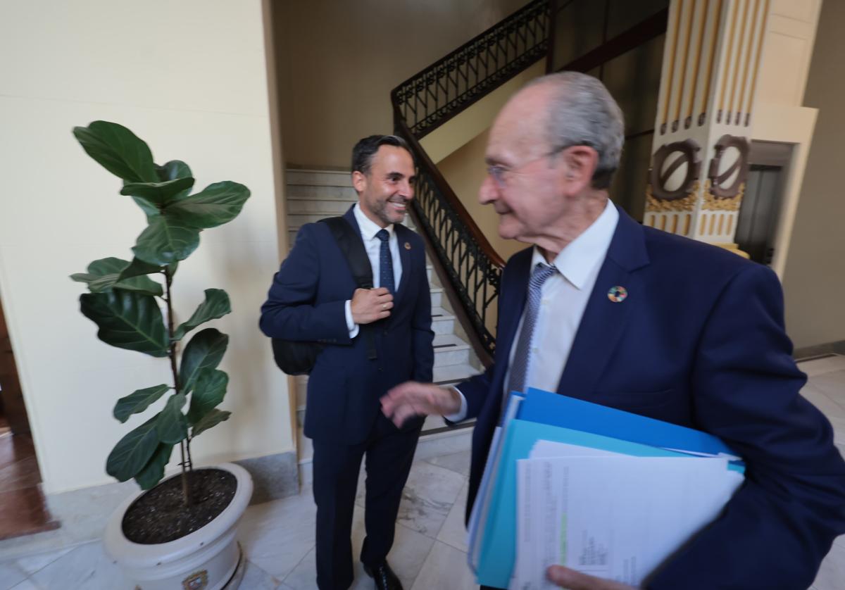 Dani Pérez y De la Torre, en el pasillo de la planta noble, antes de entrar en el pleno.