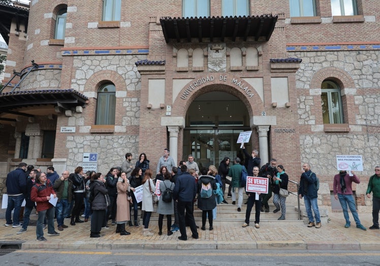 «Menos cemento, más talento», se puede leer en algunas pancartas.