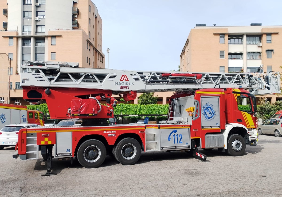 Málaga tendrá una superescala de bomberos con ascensor para edificios altos: la Diputación activa su compra
