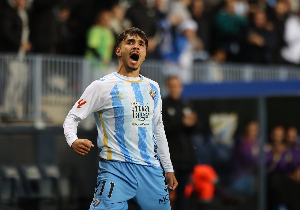 Kevin celebra su gol de falta directa al Eldense.