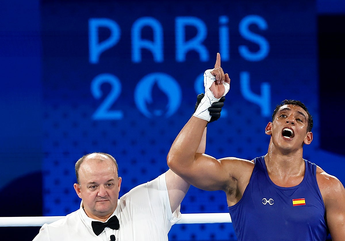 Imagen principal - Ayoub Ghadfa, plata olímpica de boxeo y oro en superación personal