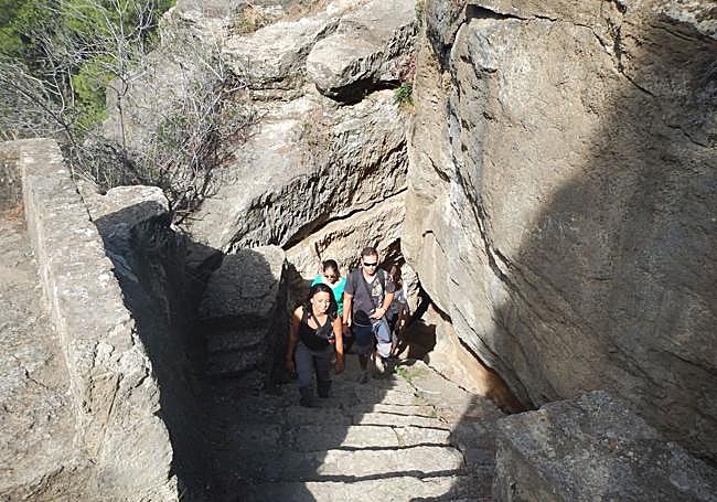 La ruta que recorre esta sierra pasa por enclaves tan singulares como la Raja Ancha.