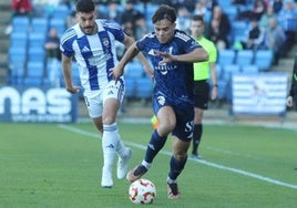 Fornés, con el balón en un lance del partido.