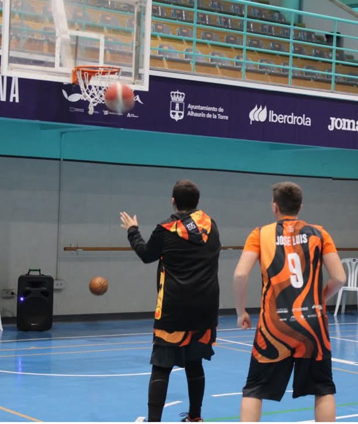 Imagen secundaria 2 - La Academia 675 y Alhaurín de la Torre, unidos por un baloncesto inclusivo