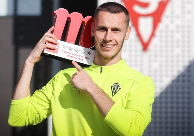 Jonathan Dubasin, galardonado con el premio al mejor jugador de Segunda del mes de octubre.