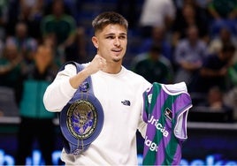 Samuel Molina, el día que fue homenajeado por el Unicaja en el Carpena.