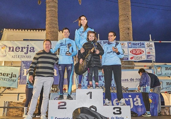 Podio femenino en la 40.º edición de la Milla de Navidad de Nerja.