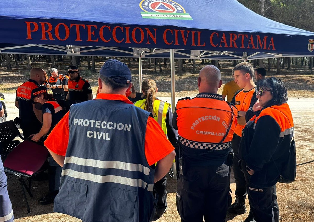 Imagen secundaria 1 - Algunos servicios realizados por Protección Civil de Campillos en estos 25 años