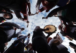 Un momento de la actuación de una panda.