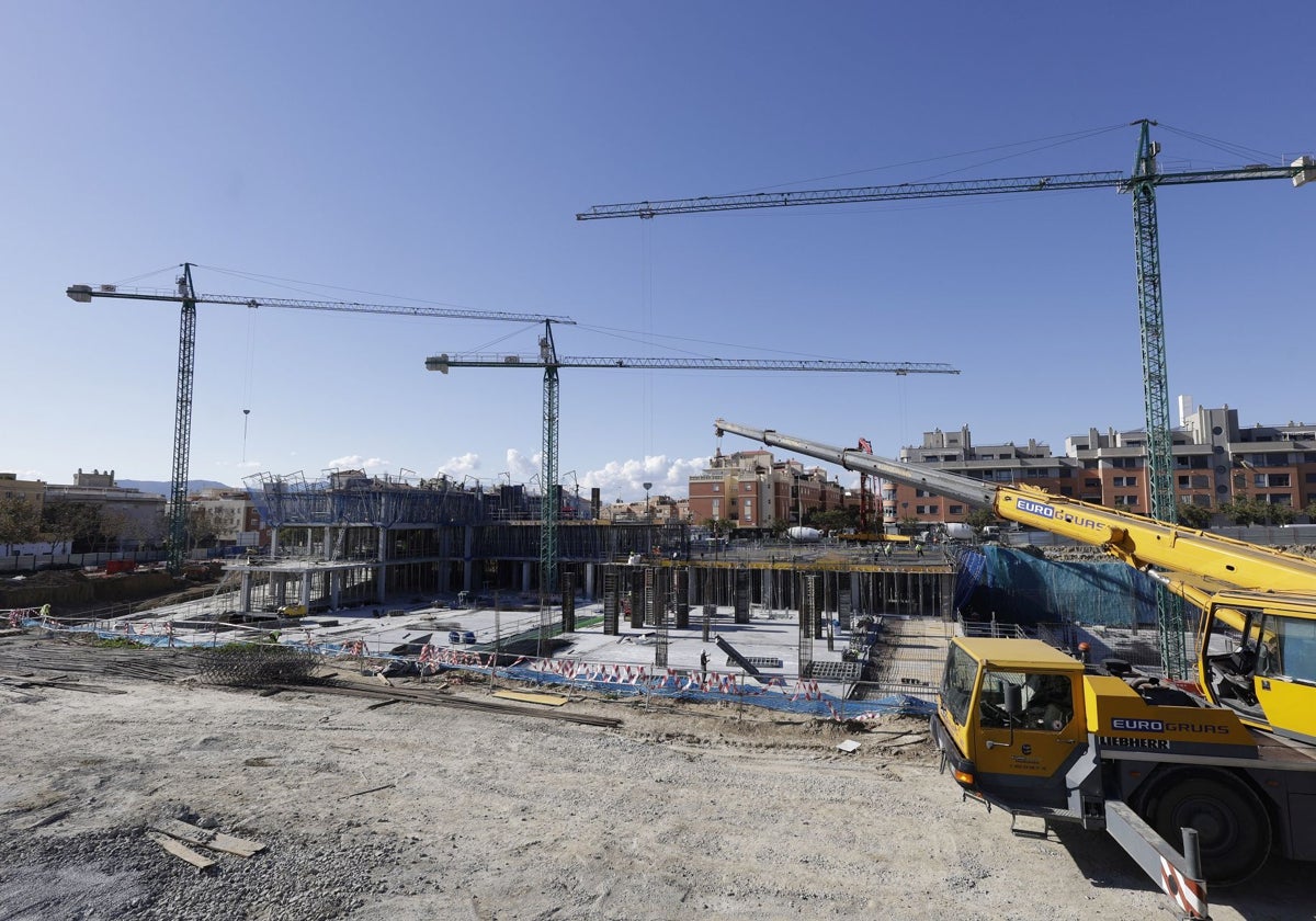 Obras de los primeros edificios del campus de la Universidad Europea en El Cónsul.