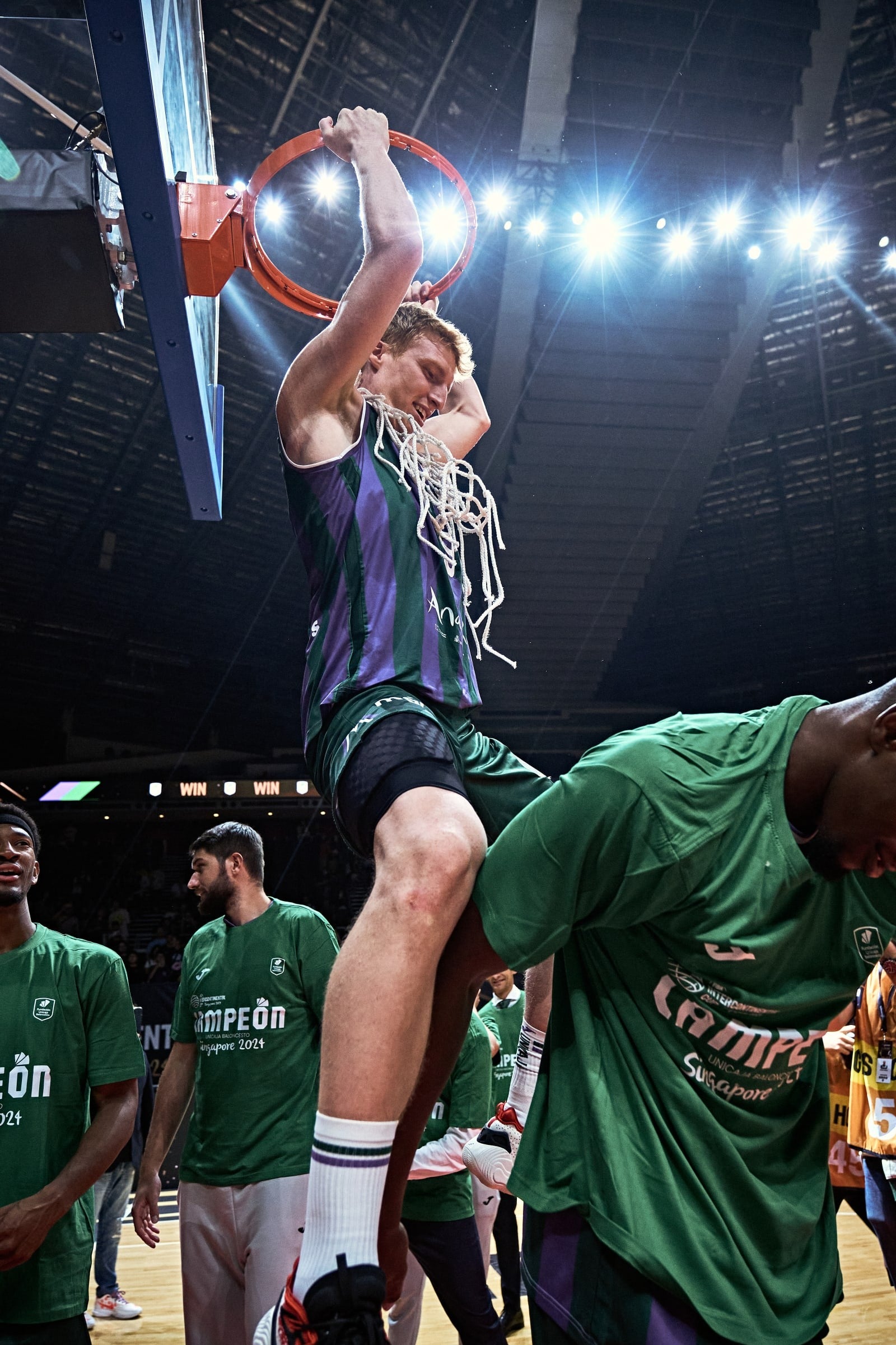 Díaz se ha hecho con las redes de todas las canchas en las que el Unicaja ganó un título.