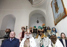 Recepción oficial en las escaleras del Ayuntamiento de Antequera