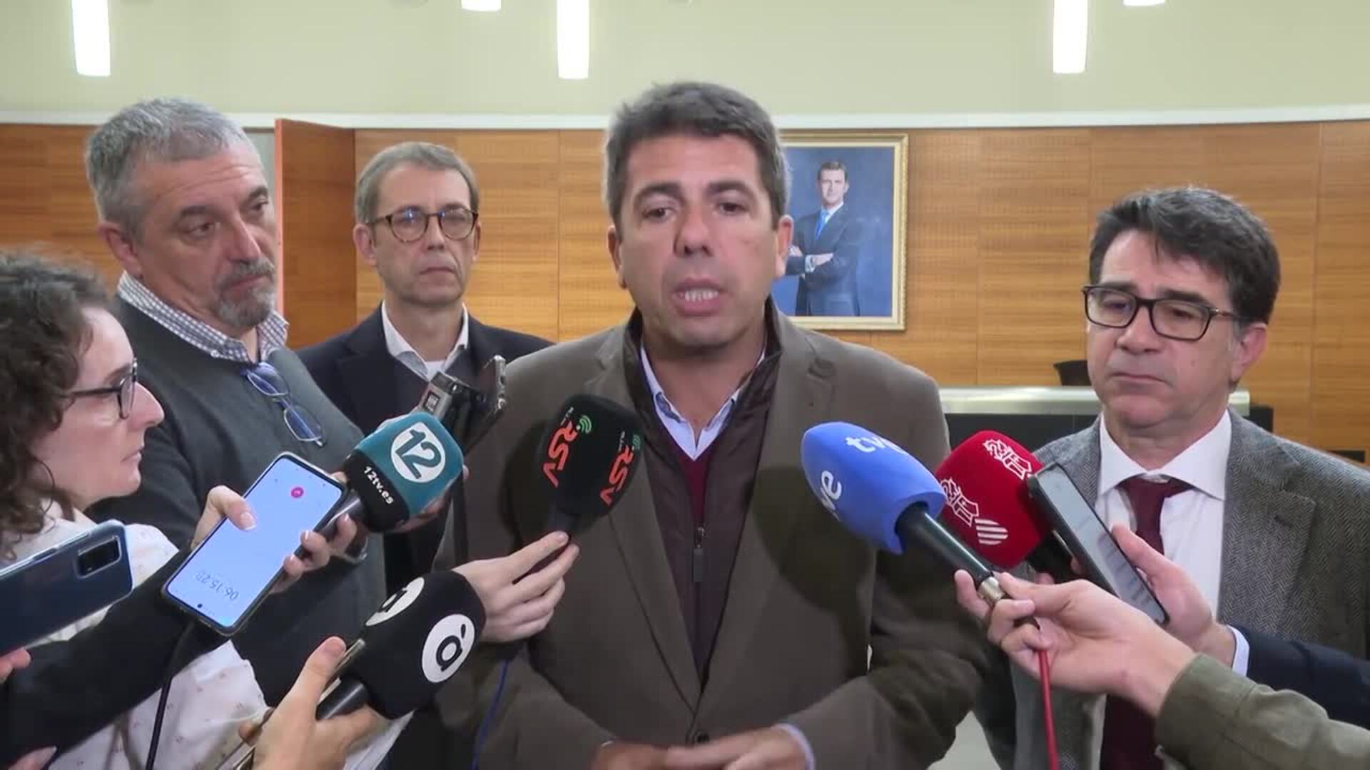 Mazón acusa al PSOE de "falsa moralidad" por pedirle que condene los incidentes en Ferraz