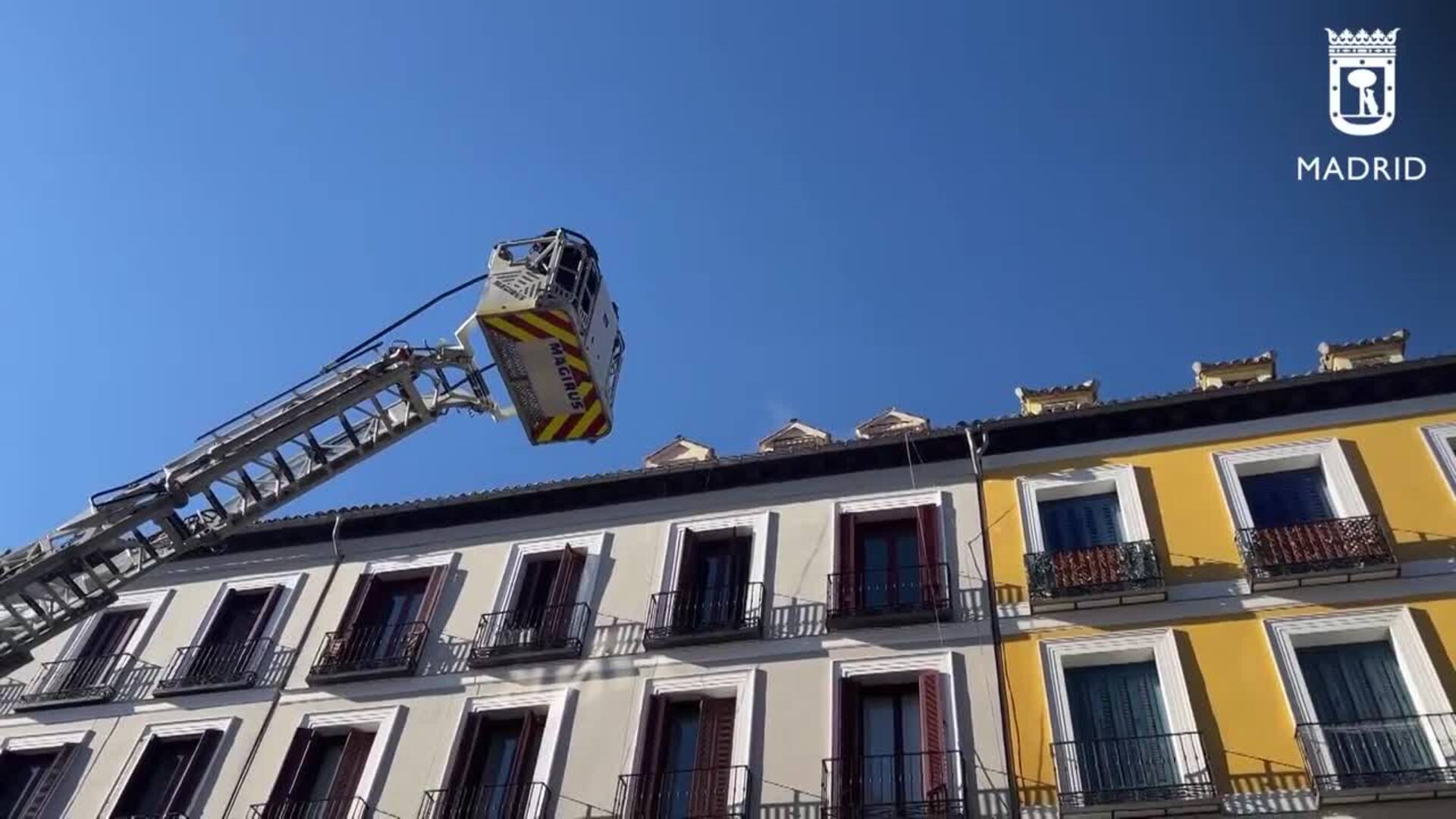 Desalojado por un incendio sin heridos un edificio del barrio de La Latina (Madrid)