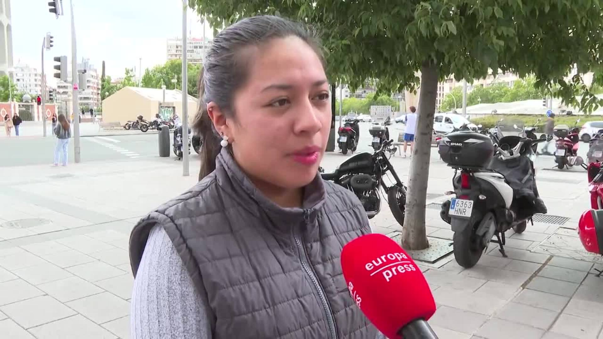 Ciudadanos explican qué es la felicidad para ellos en este 'Yellow Day'