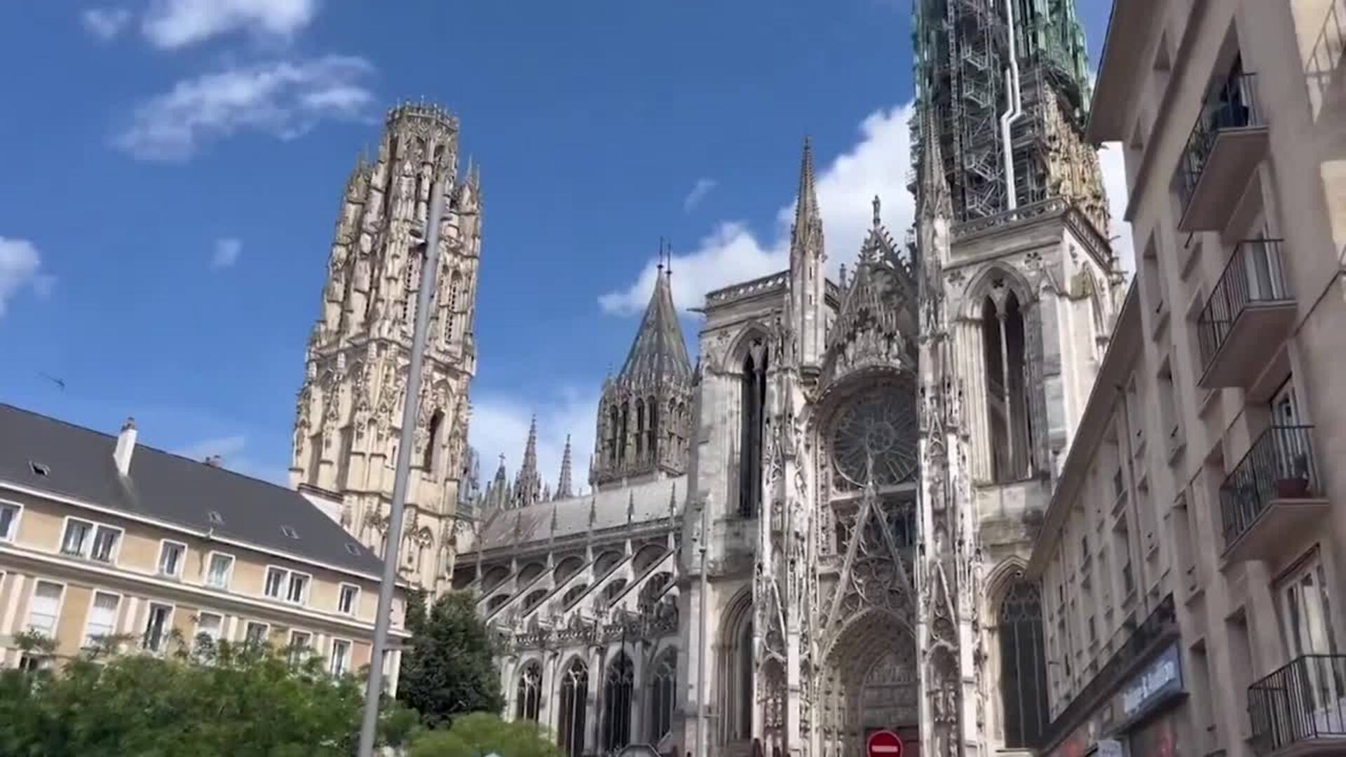 Incendiada la aguja de la catedral de Ruan, una de las más emblemáticas de Francia