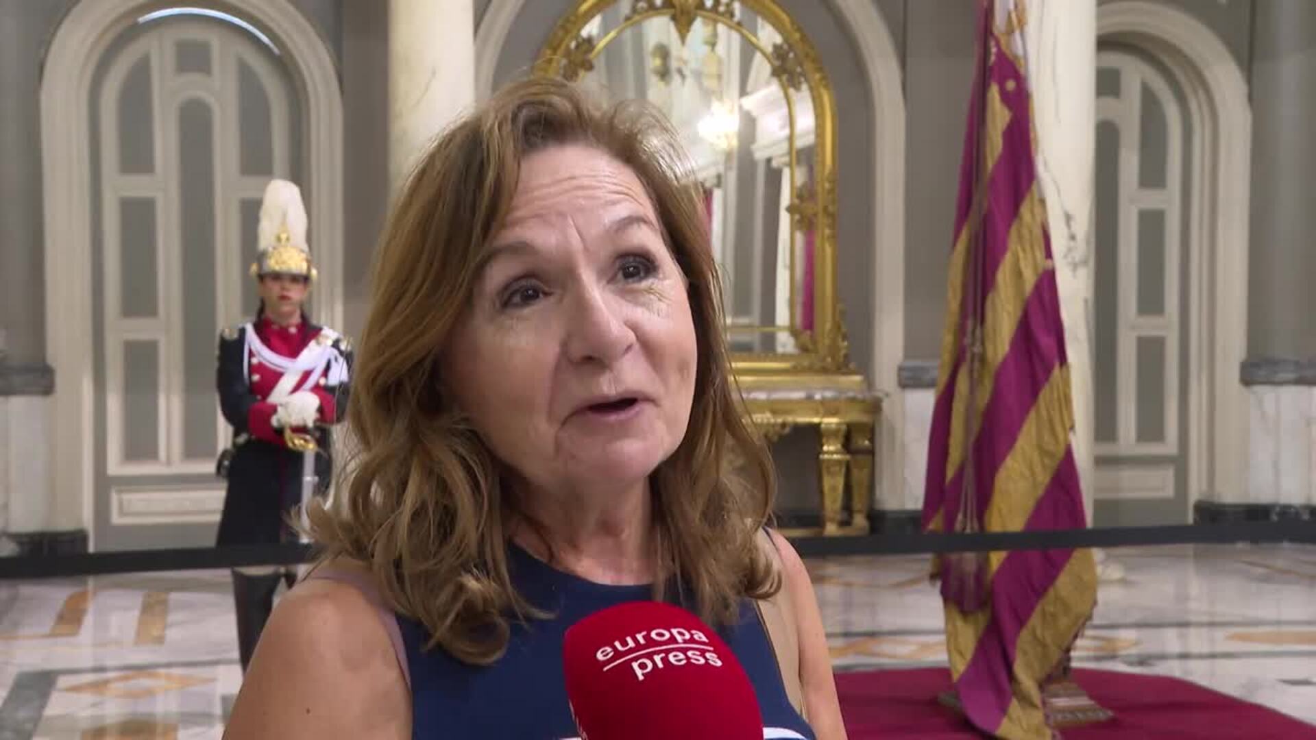 València rinde homenaje a su "emblemática" Reial Senyera en la víspera del 9 d'Octubre