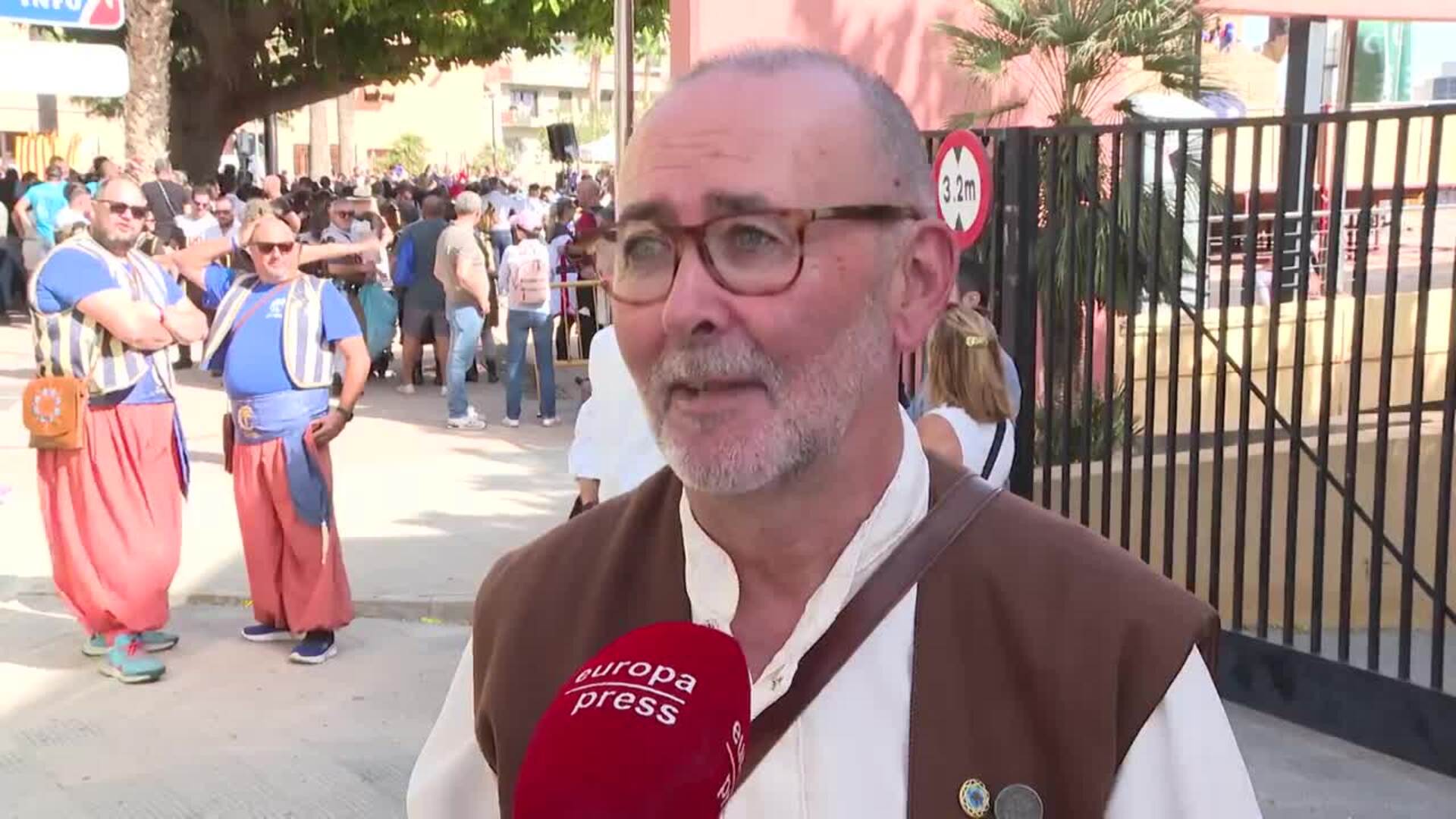 El desembarco, las embajadas y los desfiles representan los Moros y Cristianos de El Campello