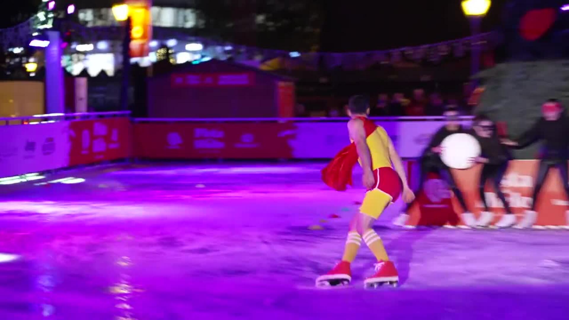 Javier Fernández inaugura su Pista de Hielo en Colón para dar la bienvenida a la Navidad