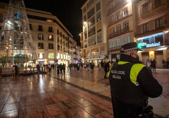 Tres establecimientos denunciados en Málaga y más de 450 incidencias atendidas en Nochevieja