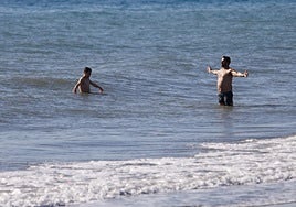 Primer baño de 2025 este miércoles 1 de enero en Málaga.