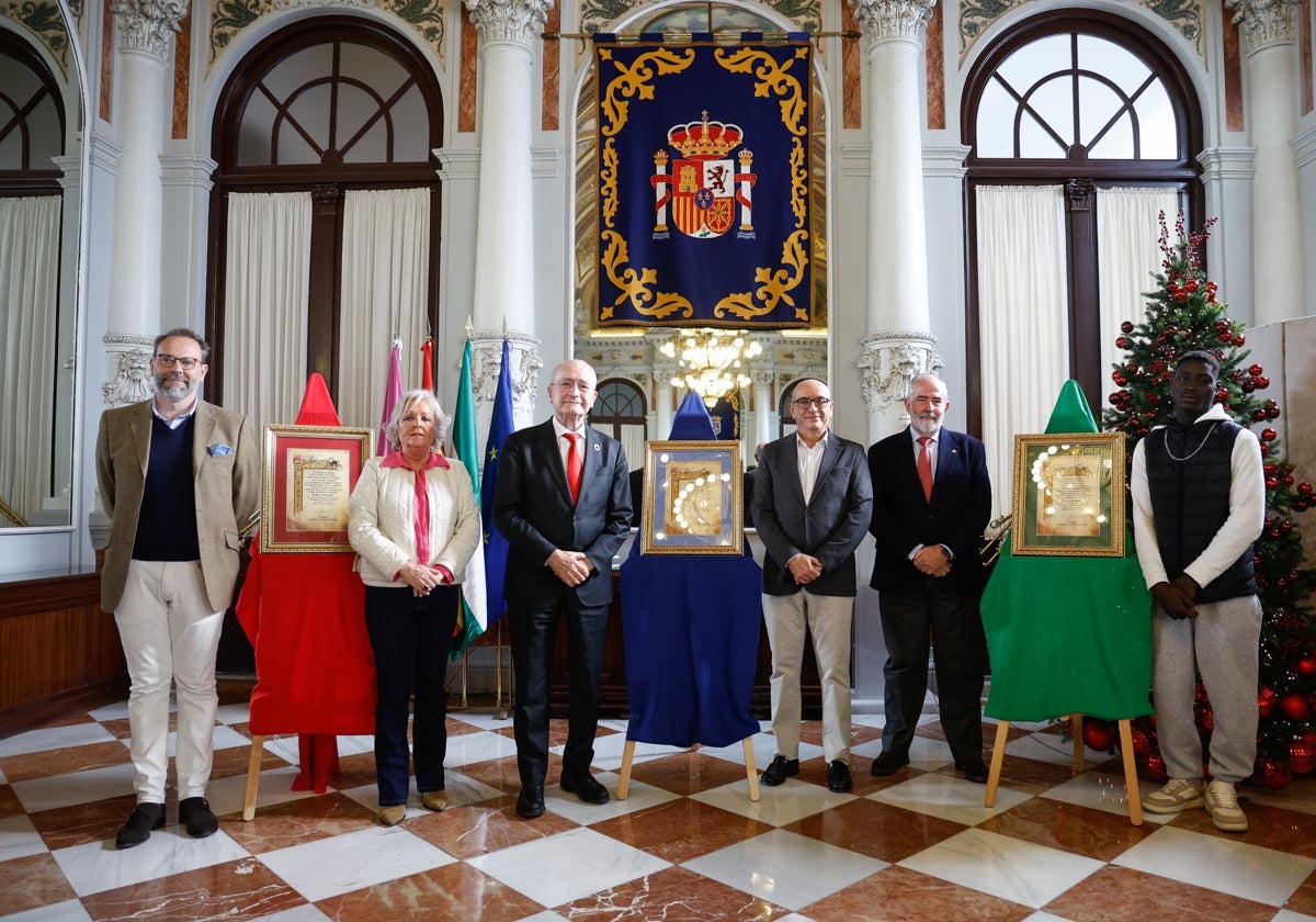 Autoridades y representantes de los Reyes Magos, junto al título real.