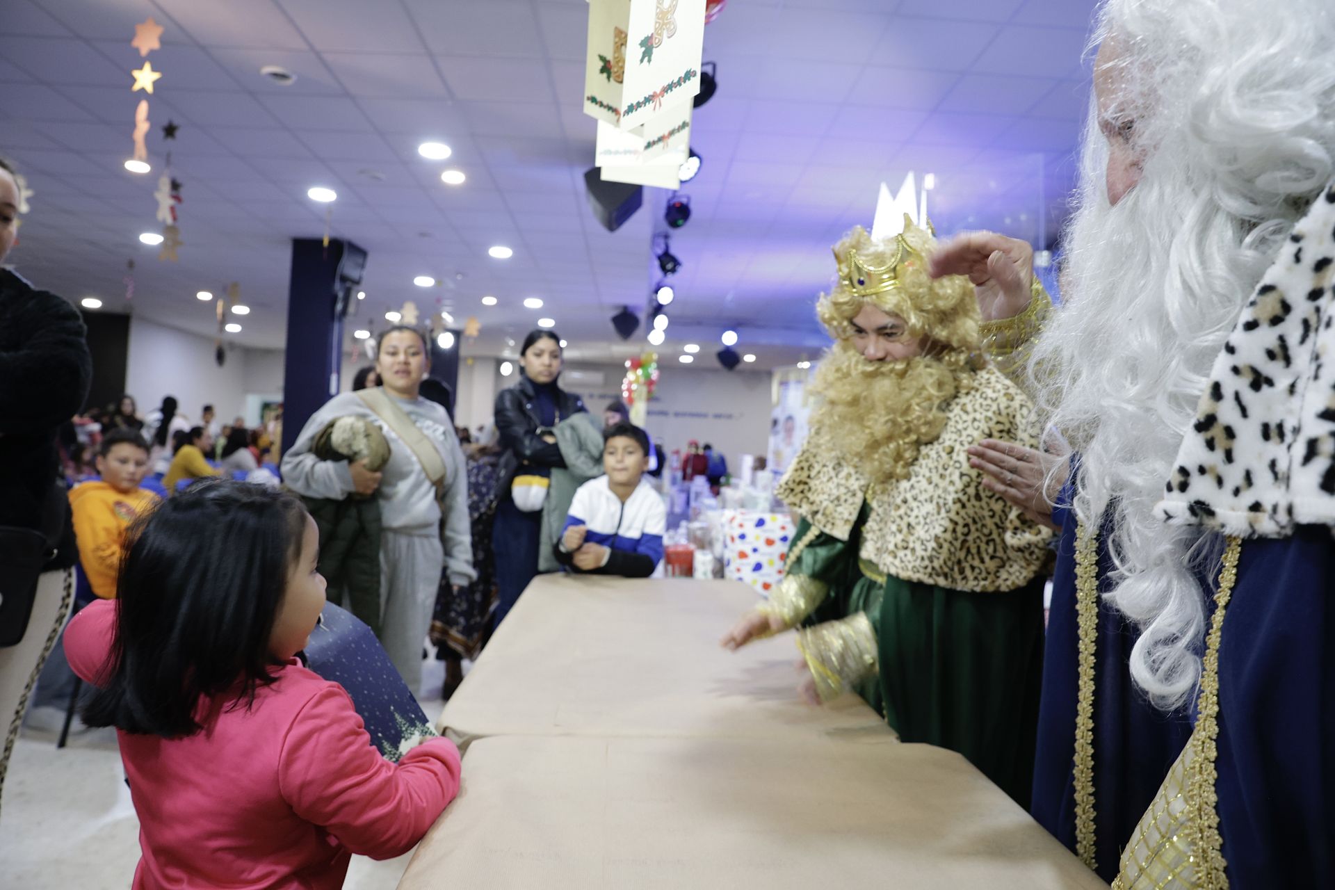 400 niños de más de 200 familias desfavorecidas de La Corta reciben el mejor regalo de Sus Majestades de Oriente