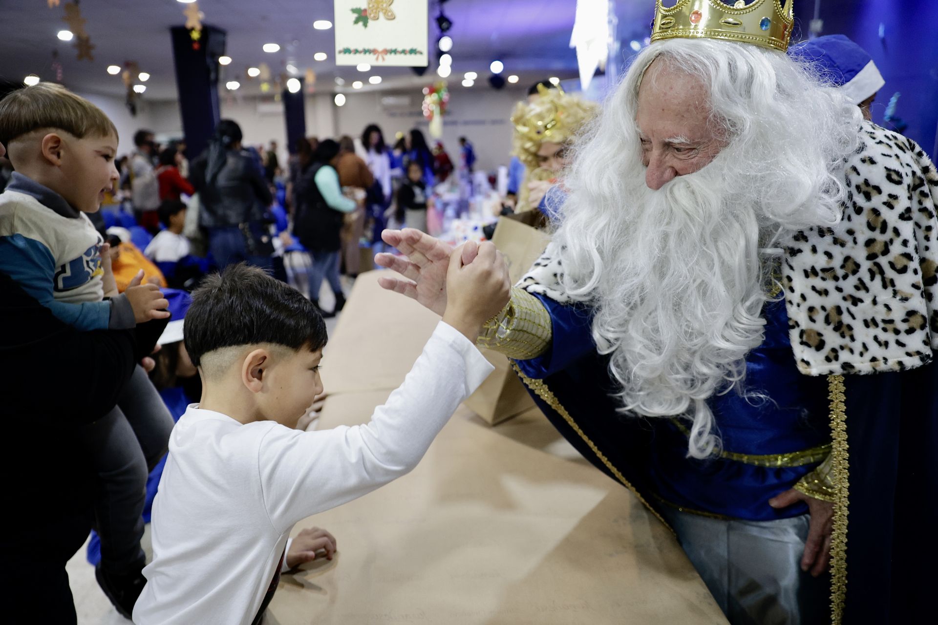 400 niños de más de 200 familias desfavorecidas de La Corta reciben el mejor regalo de Sus Majestades de Oriente