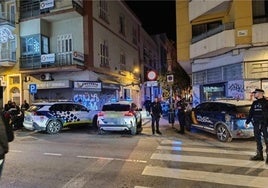 Efectivos policiales en la zona de los hechos este viernes.