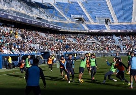 El Málaga, en el entrenamiento celebrado el viernes en La Rosaleda, con público.