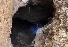 Cueva descubierta en la avenida de Retamar.