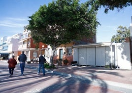 Vacío que ha quedado tras el derribo del edificio en el paseo marítimo de El Palo.