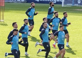 Jugadores del Málaga durante un entrenamiento de esta semana.