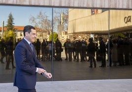 Juanma Moreno, a su llegada al acto en el Museo Íbero de Jaén.