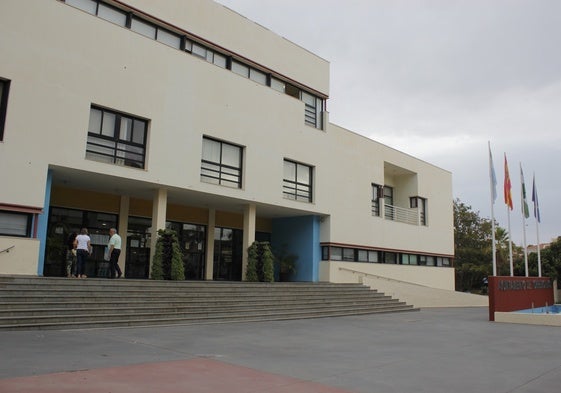 El Ayuntamiento de Torremolinos.