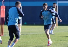 Larrubia, este jueves como uno más en el entrenamiento del Málaga.