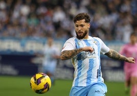 Dani Sánchez, en acción ante el Eldense, en su mejor partido con el Málaga.