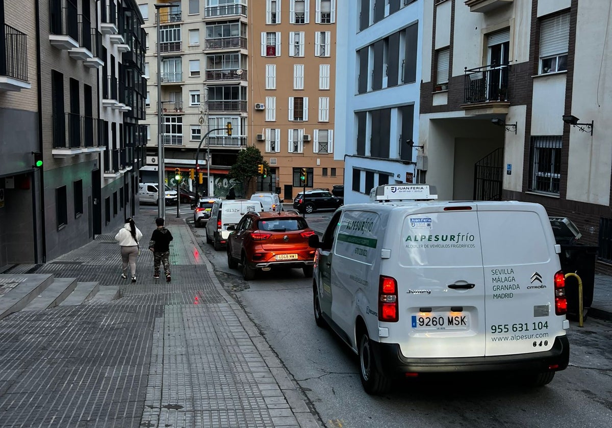 Tráfico en la calle Postigos.