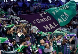 Aficionados del Unicaja animan al equipo en el partido del sábado contra el Valencia.