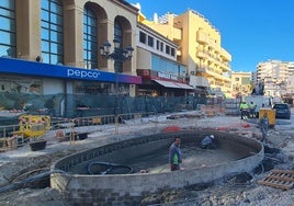 La plaza de La Nogalera, en obras, sobre la estación del Cercanías.