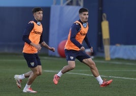 Chupete, junto a Larrubia en el entrenamiento de este miércoles en La Rosaleda.