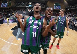 Carter y Perry celebran la victoria en la Supercopa.