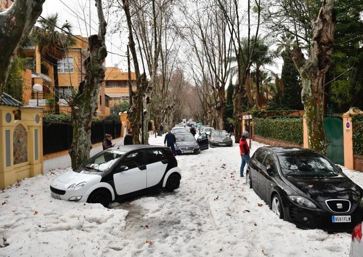 Imagen secundaria 1 - Cinco años de la histórica granizada que pintó de blanco las calles del Centro de Málaga