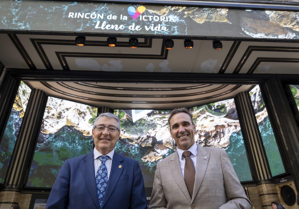 El alcalde y el concejal en Gran Vía.