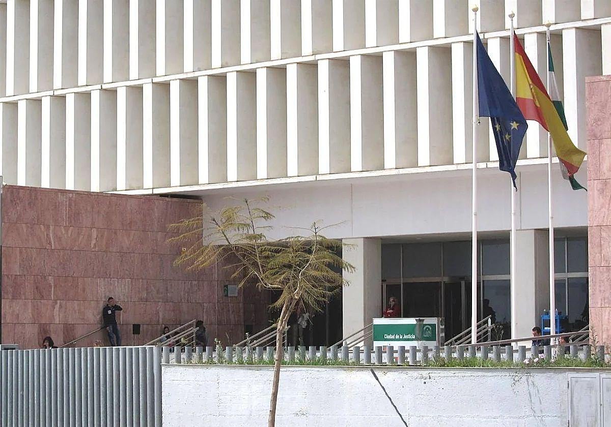 Prisión por un delito de abuso al tocar un pecho a una amiga de 16 años