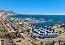 Rescatan a una joven del mar cerca del puerto deportivo de Fuengirola