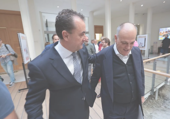 José María Muñoz y Javier Tebas, en una visita de este al Rectorado a finales de 2022.