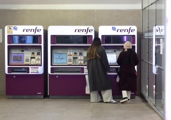 Ya se pueden adquirir hoy los abonos gratuitos y billetes con descuentos de Renfe: estos son los pasos