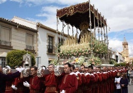 El trono de María Santísima de las Lagrimas en una Semana Santa.